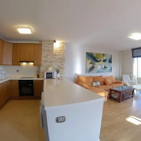 Facing The Ocean - Full Appt With 2 Double Bedroom Appartamento