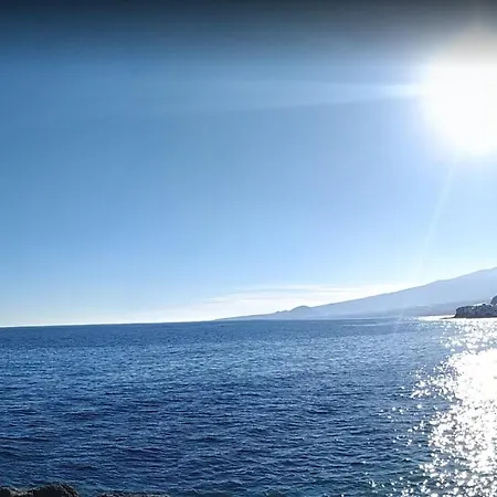 Facing The Ocean - Full Appt With 2 Double Bedroom