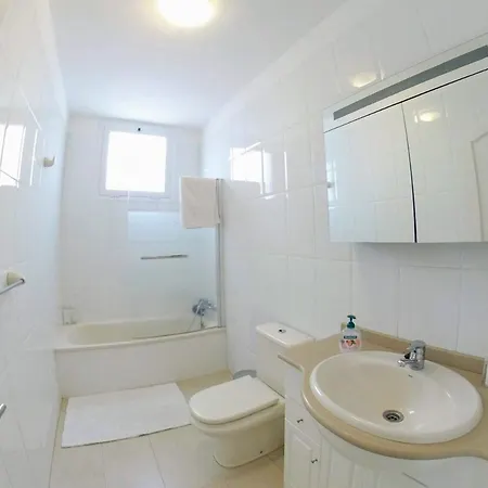 Facing The Ocean - Full Appt With 2 Double Bedroom Табайба
